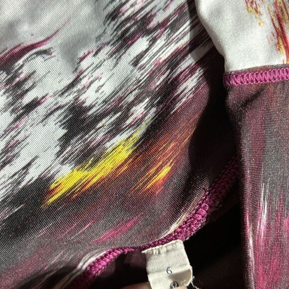 - Lululemon women’s maroon crop leggings multicolor waistband 6 - Picture 3 of 6